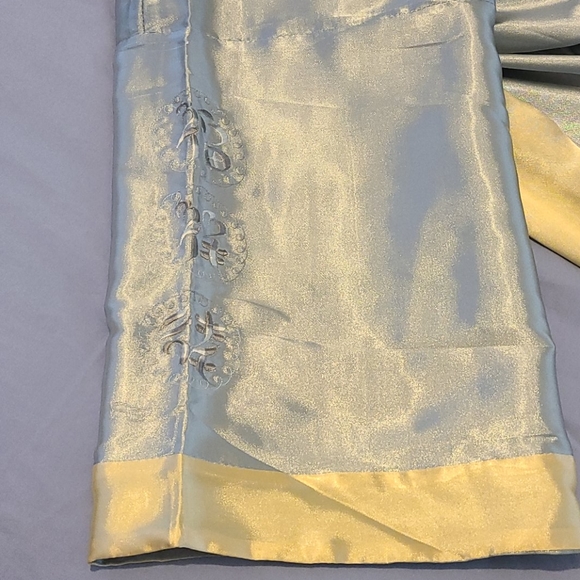 Vietnamese Robe - Picture 10 of 10